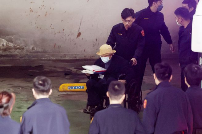 台北地检署侦办京华城案、政治献金案26日侦查终结，起诉提解在押的威京集团主席沈庆京。（姚志平摄）