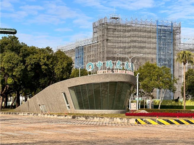 云林县政府26日表示今年县内最大地层下陷桩点位于中科虎尾园区，将加强产业节水，以及设法增加地面水资源等，全方位防治地层下陷。（张朝欣摄）