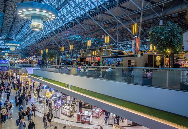 耶诞节前至元旦假期间，桃园国际机场进入旅运高峰期，提醒旅客航班起飞前3小时可办理报到。（桃机公司提供／陈佑诚台北传真）