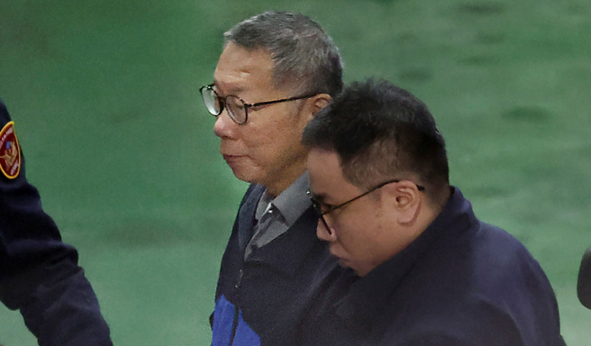 北检侦结起诉柯文哲，他的行动硬碟播解密，惊见柯自比皇帝 ，里面内容记载「朕是雍正帝」。（姚志平摄）