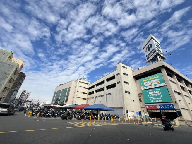 信义房屋彰美店林家禾专员表示，北彰化因商圈完善与教育资源丰富，成为买家眼中的热门区域。(图/信义房屋 提供)