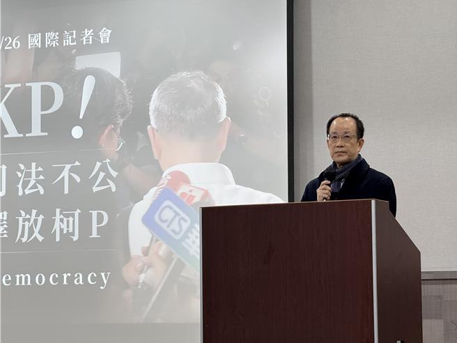 民眾黨中央委員林富男稍早於記者會上表示，民眾黨相信柯文哲的清白，一定等柯文哲回來，接下來柯文哲「百分之百」繼續領導台灣民眾黨，且縱使柯文哲有辭職信函，中央委員會也不會接受。（李奇叡攝）