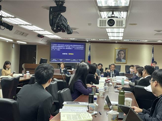 立法院卫环委员会今日（26日）审查114年度卫福部总预算案。（郑郁蓁摄）