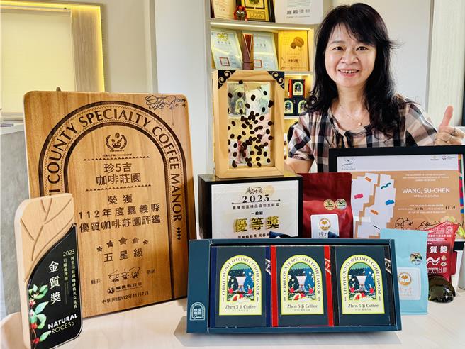 王素珍轉行咖啡小農短短4年多，自家「珍5吉咖啡莊園」品牌已是得獎常客，打造出全台知名好口碑。（勞動部雲嘉南分署提供／呂妍庭嘉義傳真）