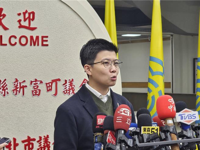 前台北市副市長黃珊珊在京華城案中僅以證人傳喚，社民黨議員苗博雅認為，黃珊珊有參與便當會，應清楚國民黨議員應曉薇如何要求柯文哲協助推進京華城案，且京華城的容積獎勵一路暴增，以黃珊珊豐富的議員經歷，一定看得出有問題。（謝佳君攝）