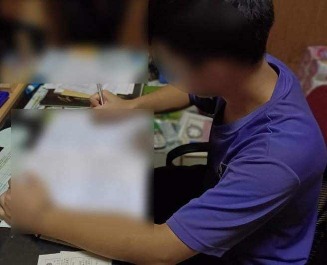 就讀於新竹國立大學研究所的小村與弟弟幼時遭逢父親病逝，新住民媽媽獨力扛起家計照顧骨癌公公、2名幼子，在展望會關懷與協助下度過黑暗時期。（世界展望會中區辦事處提供／潘虹恩台中傳真）