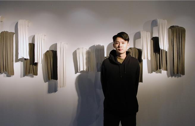 林主励《瀑布》灵感来自每日使用的浴巾，将布料的意义重新诠释而出。（贺培晏摄）