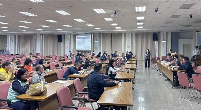 台積電26日下午在高雄楠梓區舉行環境影響說明書公開會議。（民眾提供／林瑞益高雄傳真）