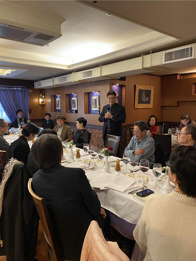 策进会26日举办本年度第2次文合会委员会议，陆委会主委邱垂正到场致意。（策进会网站）