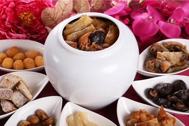 套餐组之外，还有御品佛跳墙等单点佳肴。（义大天悦饭店提供）