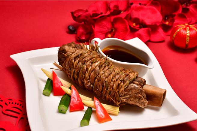 涵碧楼养生富贵年菜澎湃登场，以食材珍贵与养生为主题，图为涵碧稻香东坡牛。（涵碧楼提供）