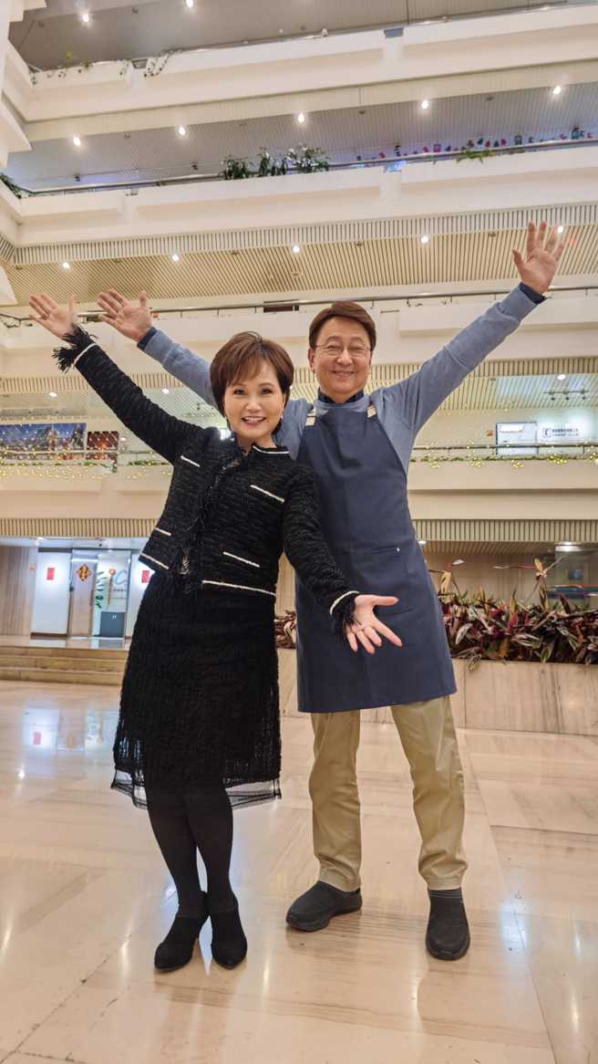 沈春华世纪同框老三台时代对手。（图／脸书 沈春华 Live Show）