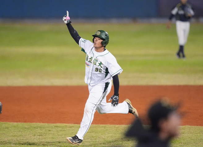 国立体大陈堃益敲出再见安打。（大专体总提供）