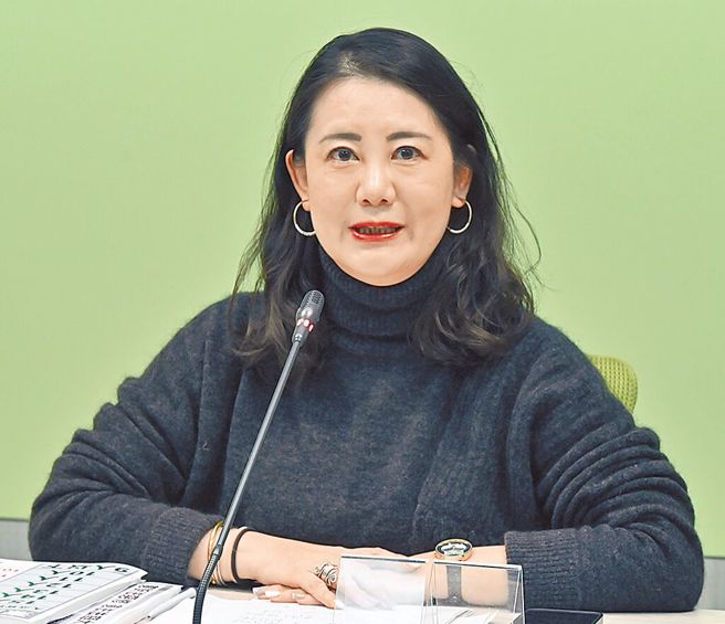 民进党团干事长吴思瑶25日骂刘静怡「情绪失控」，希望她发言自制。（陈君玮摄）