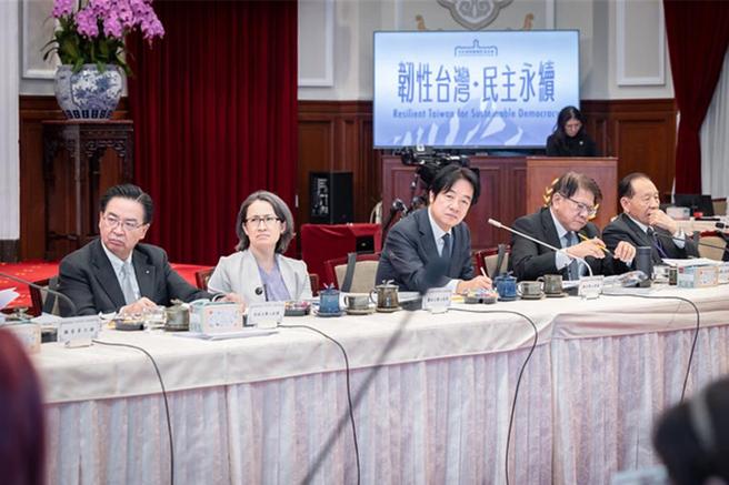 總統府26日召開全社會防衛韌性委員會第二次委員會議。圖／總統府提供