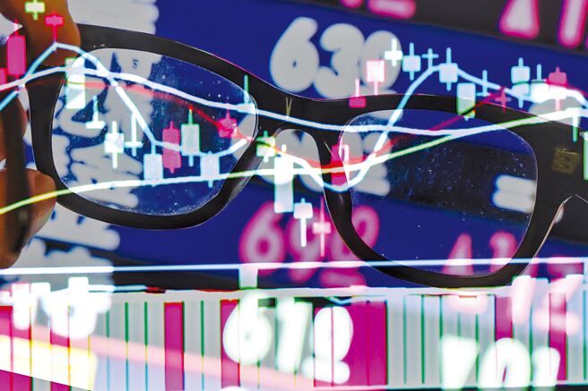 耶诞长假来临，外资交投转淡，内资以AI机器人概念股强势领涨，领军年底作帐行情进入最后衝刺。图／本报资料照片