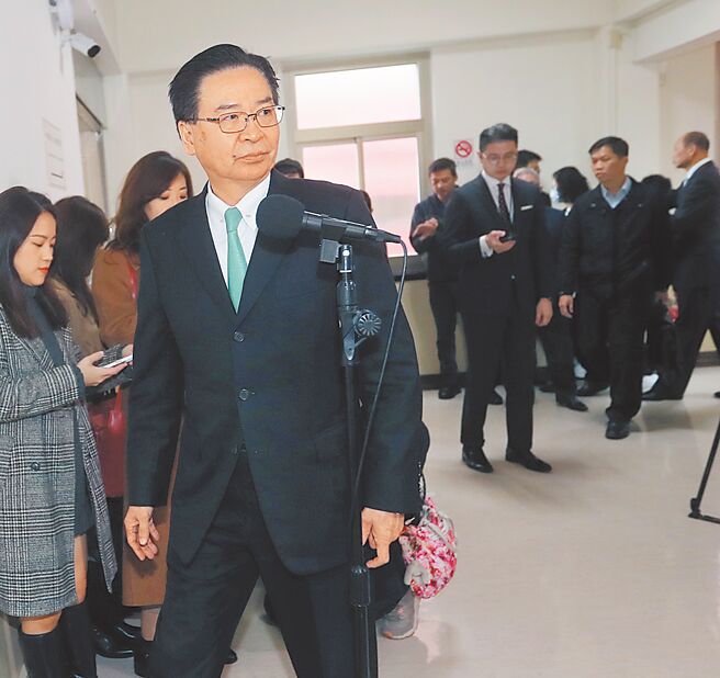 立法院司法法制委员会25日审查总统府收支部分，国安会秘书长吴钊燮表示，若施行新版财划法，国防预算可能减28%、约800亿元，将严重衝击建军备战、后勤维修能力。（陈君玮摄）