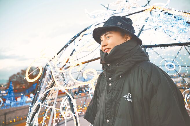 许富凯跨年夜将一路从淡水唱到屏东，工作满檔。（喜乐娱乐提供）