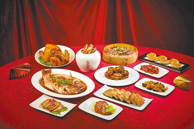 大直维多丽亚以小家庭设计概念，规画6人份围炉菜色，12月31日前订购享早鸟价。（维多丽亚酒店提供）