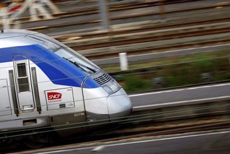 法高鐵司機疾駛中「突跳軌身亡」 4百乘客生還原因曝