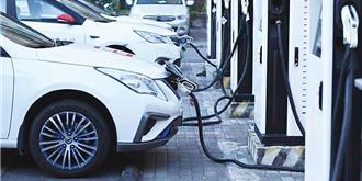 2025陸國內電動車銷量占比將過半 英媒：提早10年達到歷史性拐點