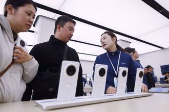 华为Mate 70国产化进展？研究人员拆解 见1零件大震撼