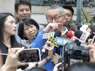 影》柯文哲到家了！哽咽吐「我不會貪污」 陳佩琪緊貼身邊