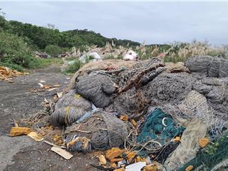 基隆山區再傳非法傾倒  民代「突襲」要求市府祭鐵腕