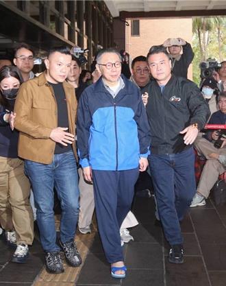 暗指金控董座捐500萬給柯文哲？范有偉被點名急澄清：沒說過