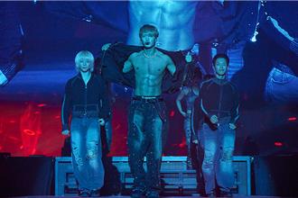 SHINee珉豪農曆年假第一天來台開唱 粉絲敲碗脫衣秀大肌肌