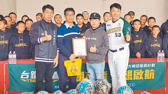 12強冠軍投手 回高雄母校勉學子