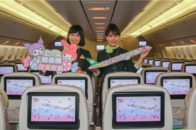 长荣航空携手三丽鸥公司推出的Hello Kitty彩绘机系列迎来全新压轴作品—「糖果机」，于2024年12月26日晚间11点30分正式首航巴黎，不仅缤纷的机身彩绘结合三丽鸥明星与糖果世界，机上也充满Hello Kitty元素。 （陈麒全摄）