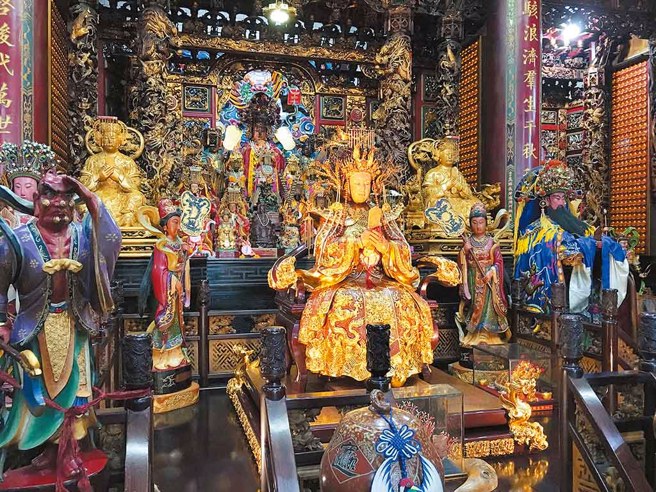 进安宫珊瑚妈祖由宝石珊瑚所雕琢而成，参观地址︰江夏路81号。（图／苏澳镇公所提供）