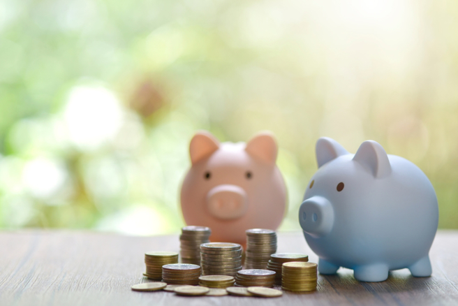 原PO表示65岁父亲仅剩存款400万问是否能退休？网友帮忙提方法却吵成一团。（达志影像）