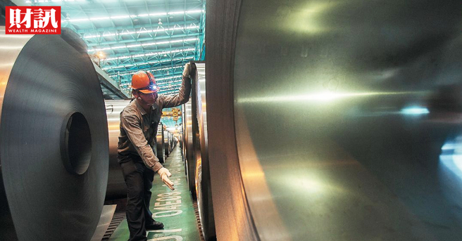 根据《财讯》双周刊报导，台湾钢铁业龙头中钢股价失守20元大关！中钢12月19日盘中低点下探每股19.8元，收盘价19.95元，创下2020年8月4日以来新低价，也低于今年第3季每股净值20.16元。(图/财讯提供)