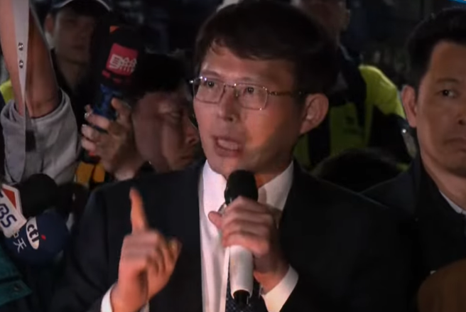 民眾党立委黄国昌质疑，北检指柯收受1500万元，却说不出时间地点，痛批「这一种办案品质不是政治追杀，什么是政治追杀」。（翻摄中天新闻）