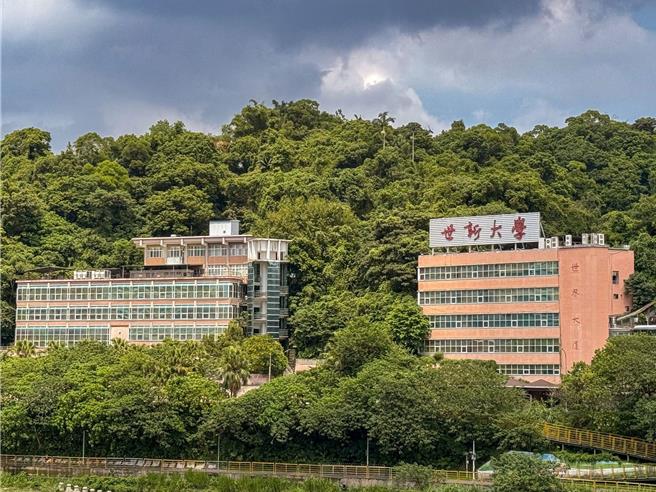 世新大学以96.09％的亮眼表现稳居双北私立大学第一，再次展现了鲜明的办学特色与品牌实力。(世新大学提供)