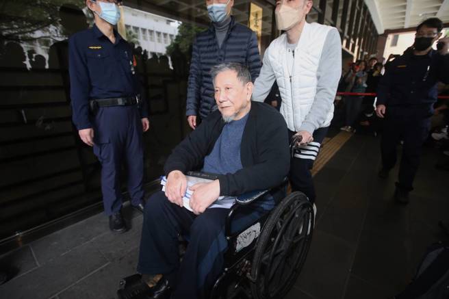 在押的威京集团主席沈庆京移审法院后，北院27日裁定交保。（赵双杰摄）