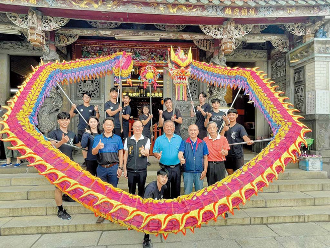 寿山巖观音寺举办国际龙狮比赛，宣扬在地文化。（图／桃园市政府民政局提供）