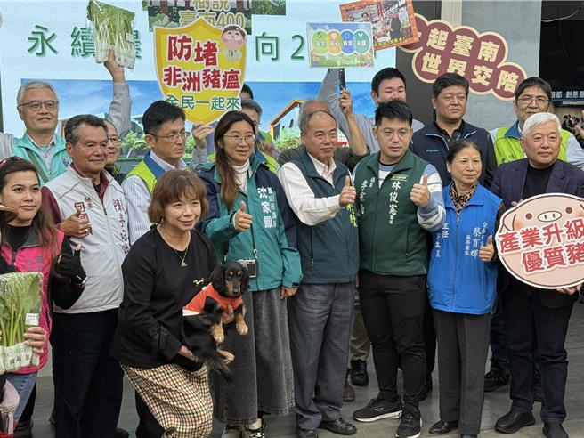 台南市政府农业局27日举办年终成果发表会，强调农渔畜产行销亮眼。（宝智华摄）