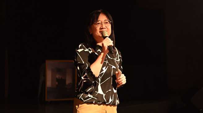 屏东县政府农业处副处长–陈美智致词，鼓励屏东在地青农与艺文产业的合作（华轩文创/提供；萧铭宏/摄影）