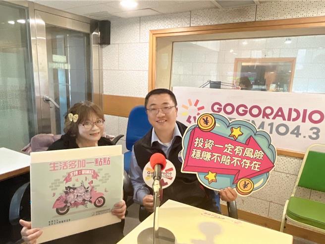 從「識詐」進而「防詐」桃園市警察局龍潭分局長鄭文銘上節目錄製宣導防詐撇步。（警察局提供／廖姮玥桃園傳真）