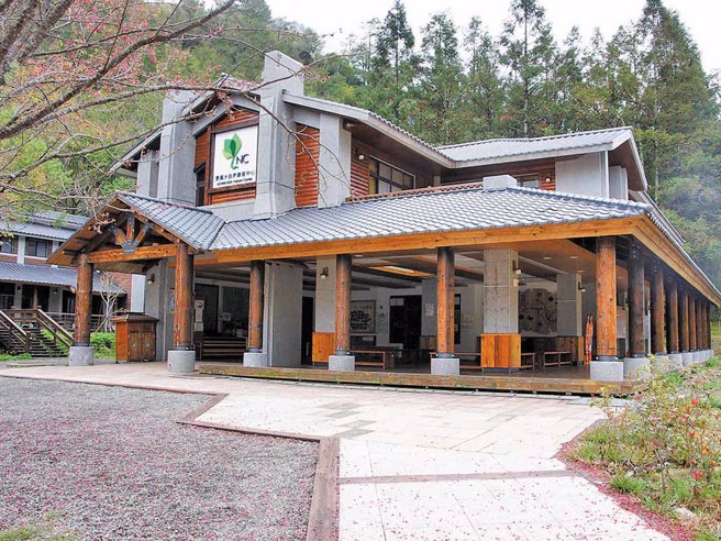 南投縣仁愛鄉奧萬大自然教育中心為11處環境教育設施場所之一，搭配鄰近台一生態休閒農場、青青市集等，進行1日遊或2日遊。（南投縣政府環境保護局）
