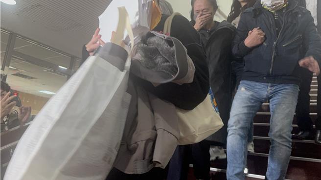 应晓薇交保。（赖佩璇摄）