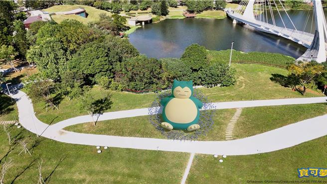 2025年台湾灯会在桃园，此次灯会以「光聚千塘串桃园」为主题，将从2月7日试营运到2月23日为止。其中位于青塘园的「光临千塘国」将地景与艺术结合。将宝可梦搬进会场，还有全台最大，高度10米的「卡比兽」。（桃园市政府提供）