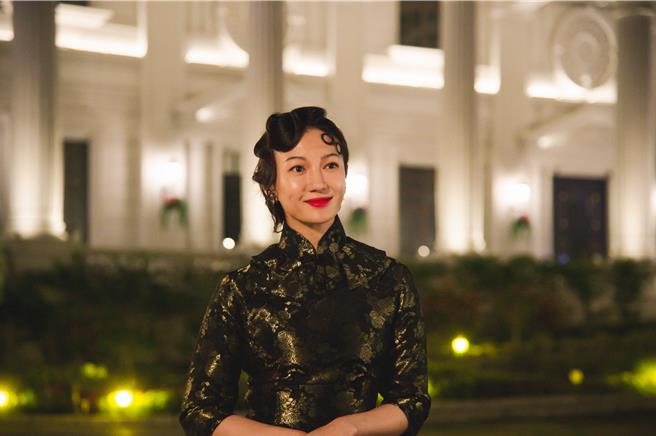 李杏在《雨中的欲情》中饰演森田刚的正宫老婆。（光年映画提供）