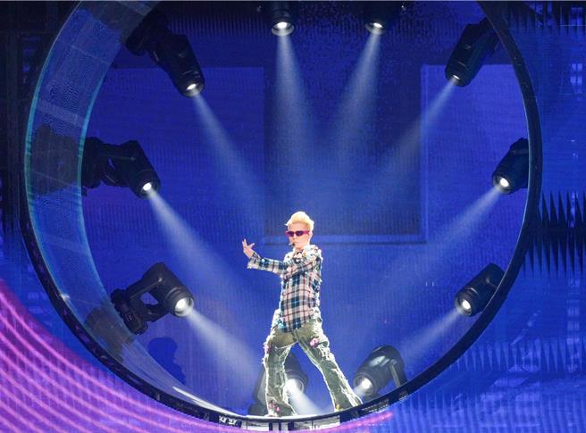 郭富城27日5度攻蛋举办演唱会。（罗永铭摄）