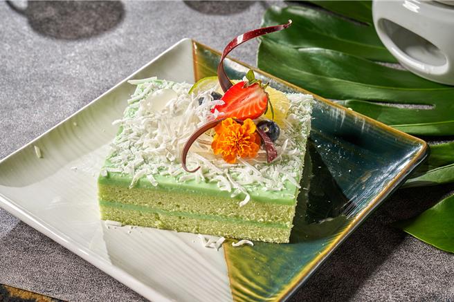 「南洋风情盛宴」可品尝到「娘惹蒸千层糕」、「马六甲椰汁西米」、「椰子香兰蛋糕」等多款南洋风甜点。(台北福华大饭店提供)