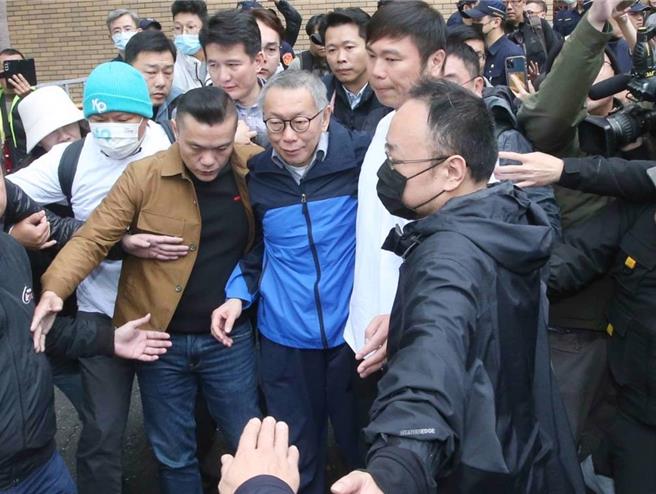 民眾党主席柯文哲交保。（赵双杰摄）