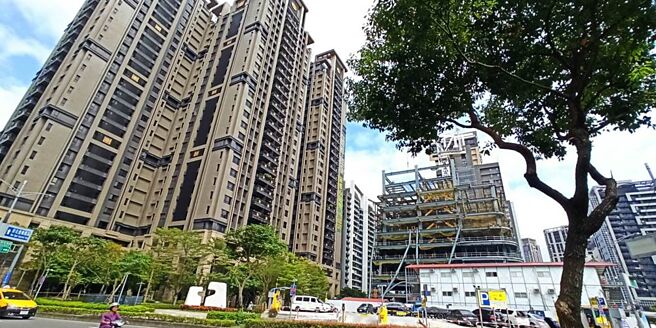 受諸多訊號顯示房市反轉訊號，加上房貸緊縮問題難解，預期2025年全台房市交易量將降至29萬棟以下，年減幅高達2成。圖／本報資料照片